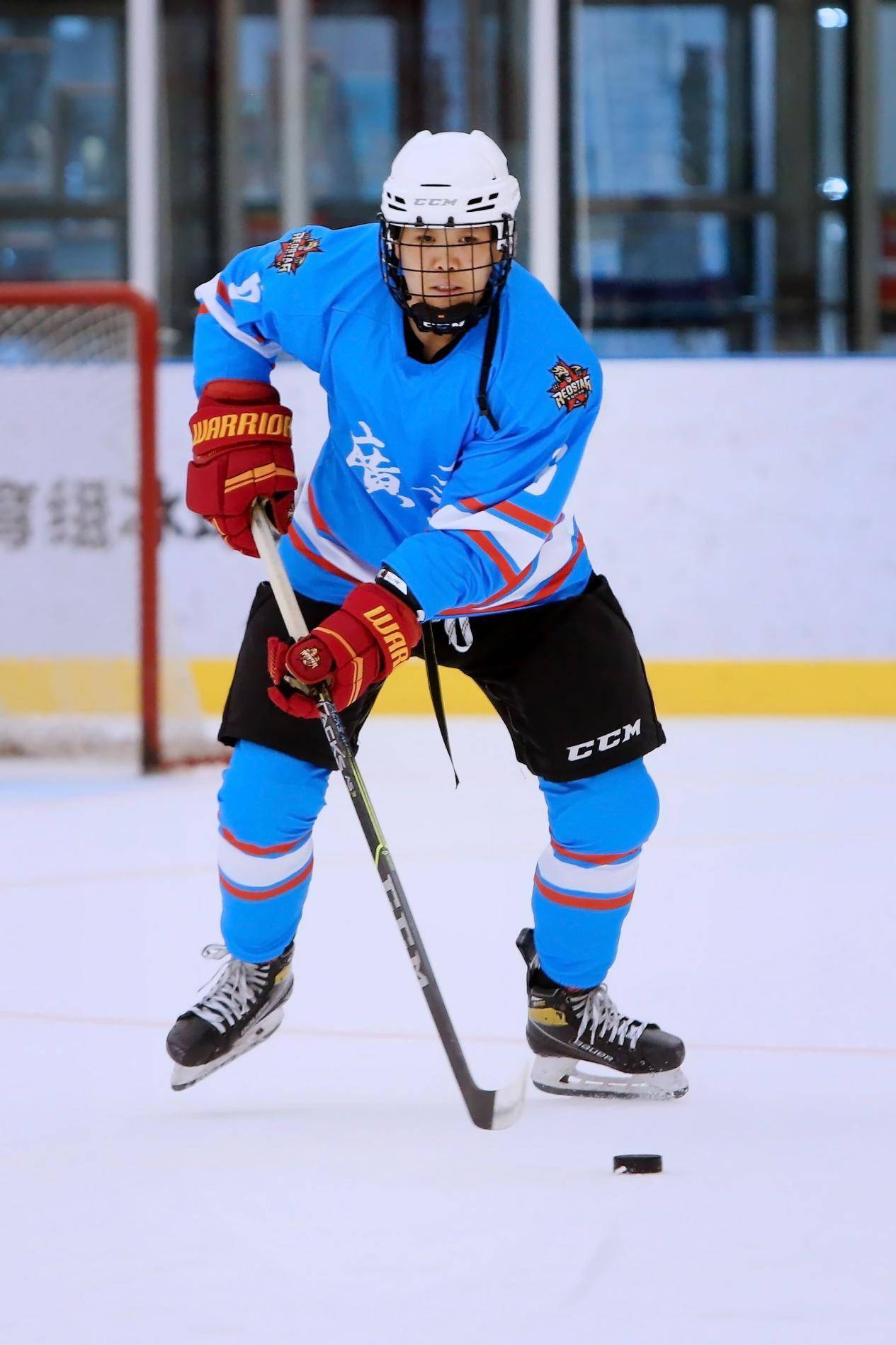 包含冰球选手发挥出色,荣膺最佳MVP的词条 包含冰球选手发挥出色,荣膺最佳MVP的词条