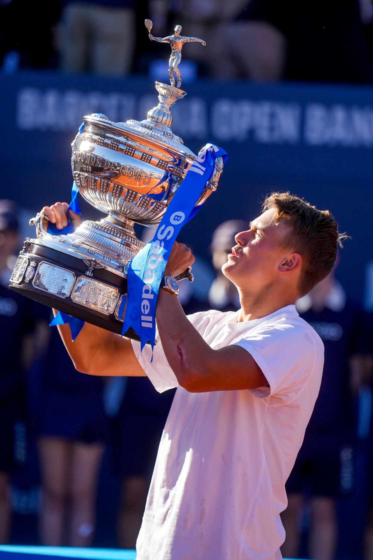 网球选手发挥出色，荣膺最佳MVP