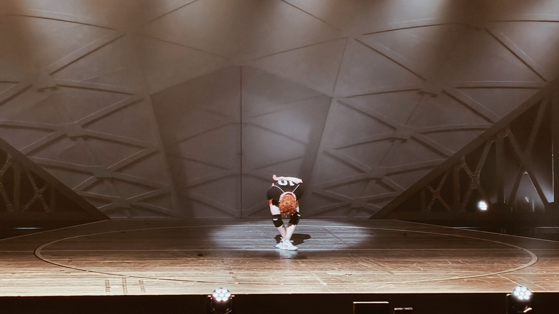 开云体育官网-排球传奇谢幕，球迷泪洒赛场