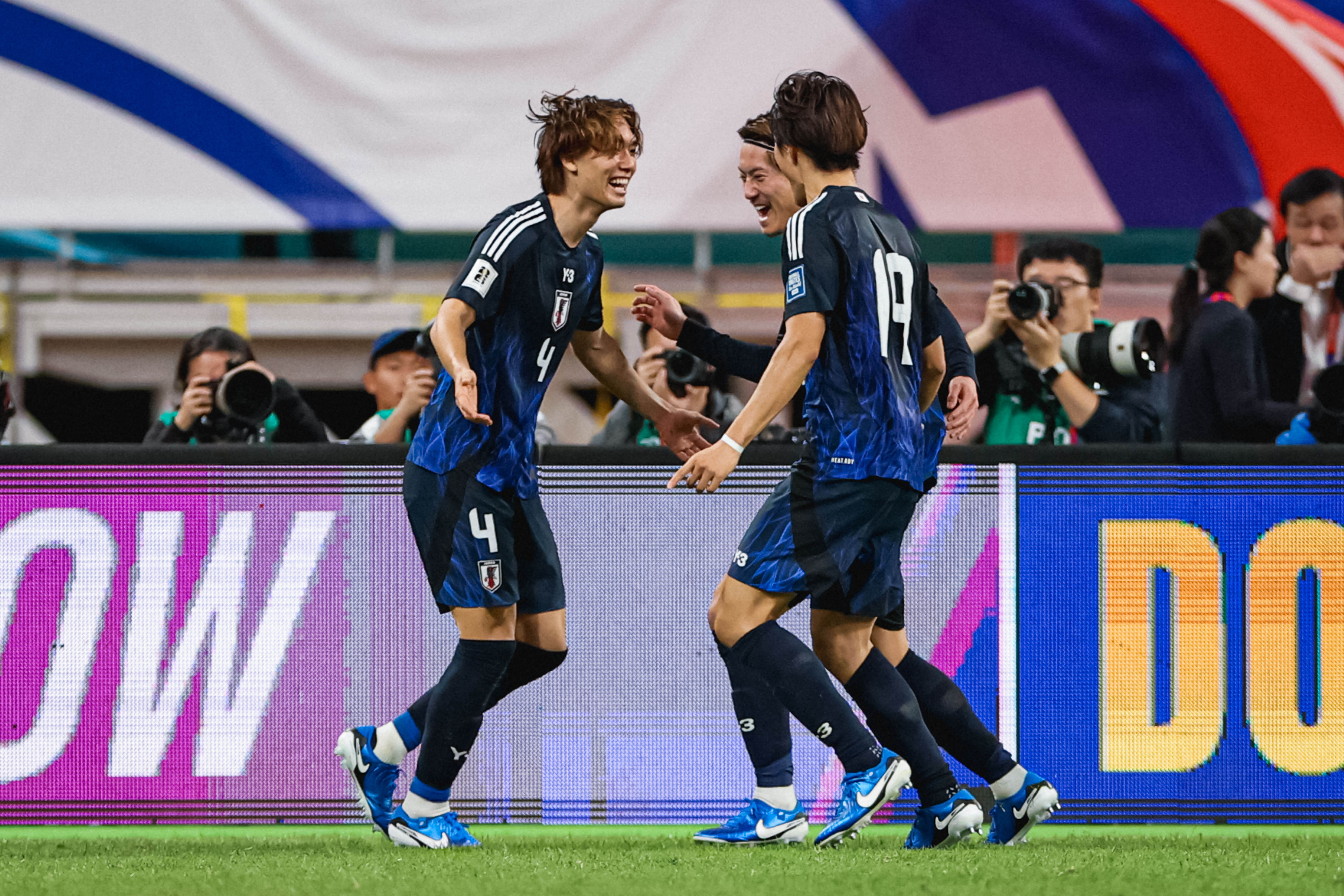 日本队横扫法国队，安赛龙点燃赛场