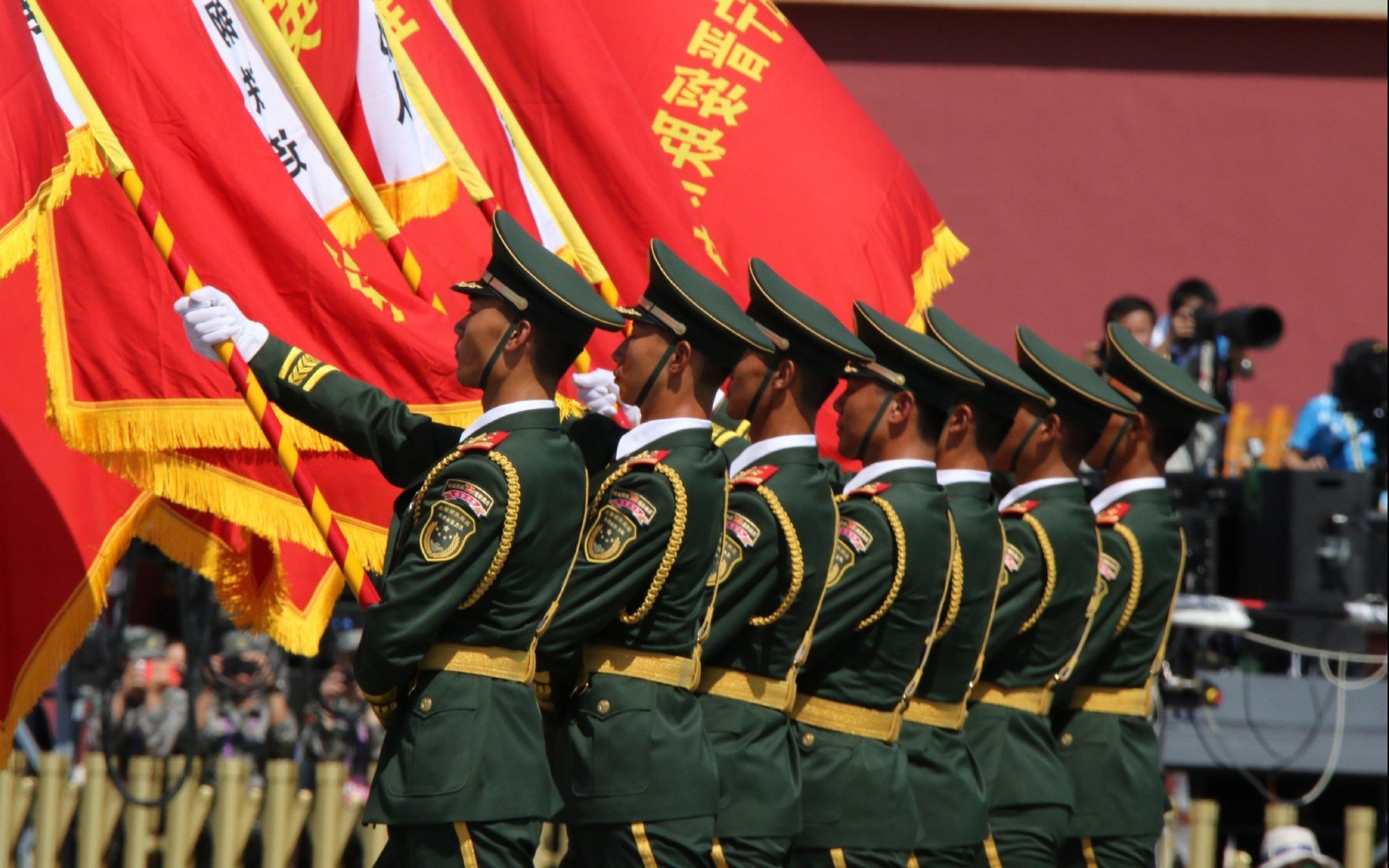 开云体育在线-唯一性的体育传奇，当老鹰硬仗取胜尼克斯，库里在英超争冠接管比赛