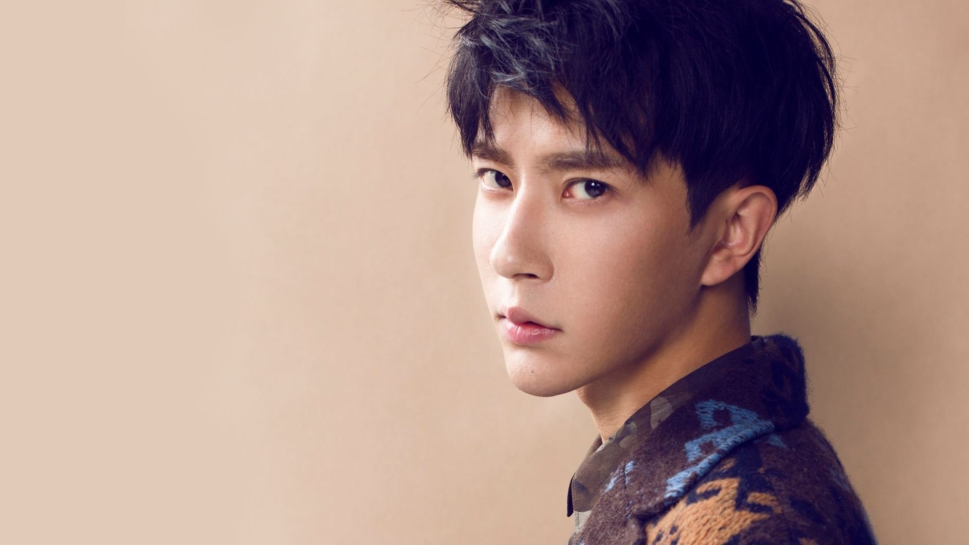 双重征服，当老鹰展翅压制尼克斯，霍勒迪在绿茵场写下传奇