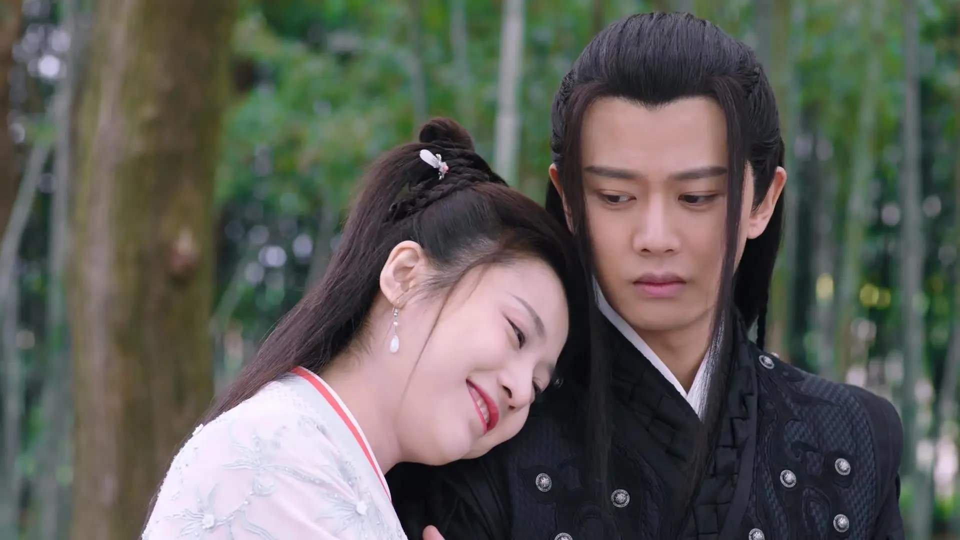 镜像对决，米切尔50分风暴下的雷霆之战，广东如何用团队火焰浇熄孤星？